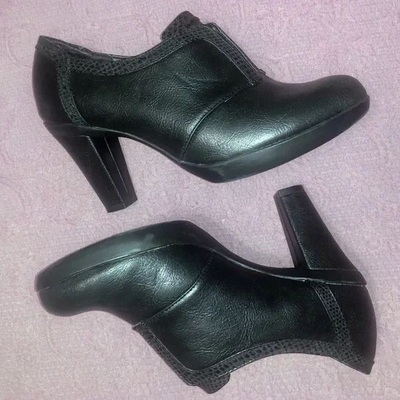 🆕 SnakeSkin Booties 🐍🖤 - Picture 3 of 11